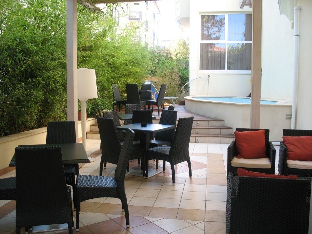 Hotel Orly Чезенатико Экстерьер фото