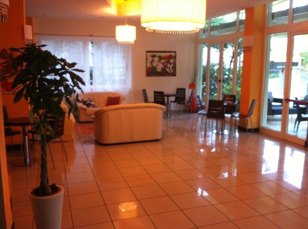 Hotel Orly Чезенатико Экстерьер фото