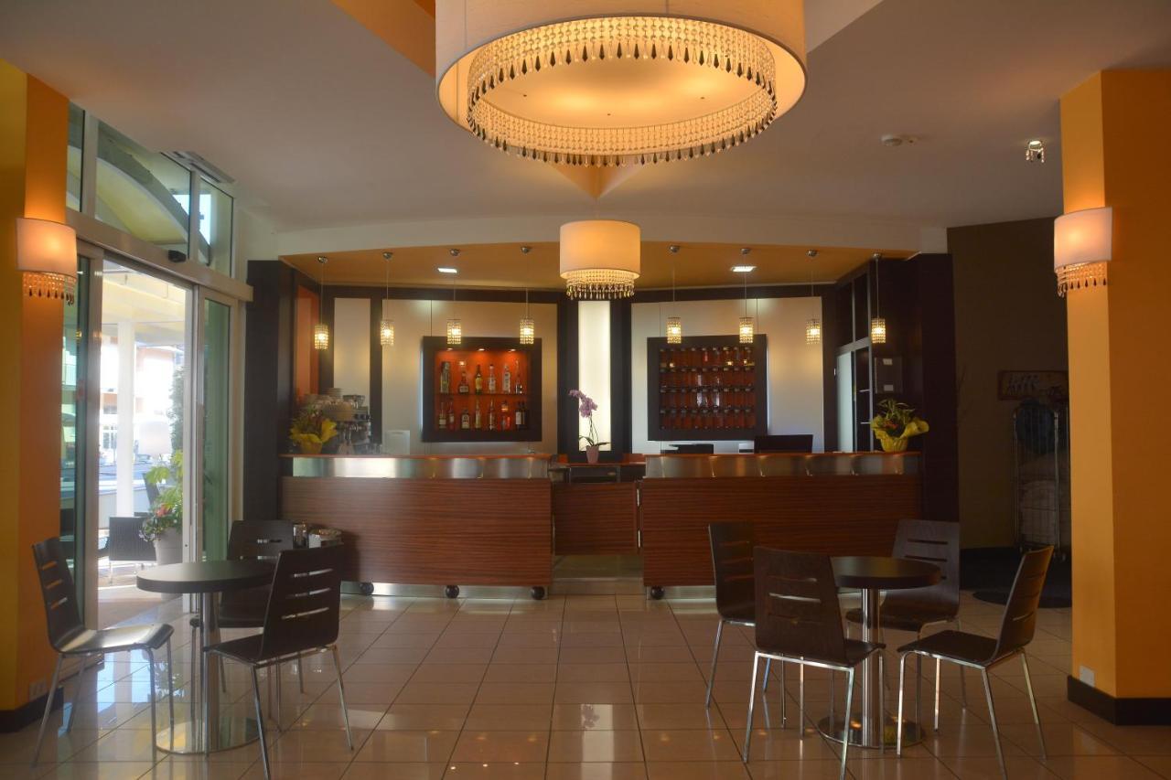Hotel Orly Чезенатико Экстерьер фото