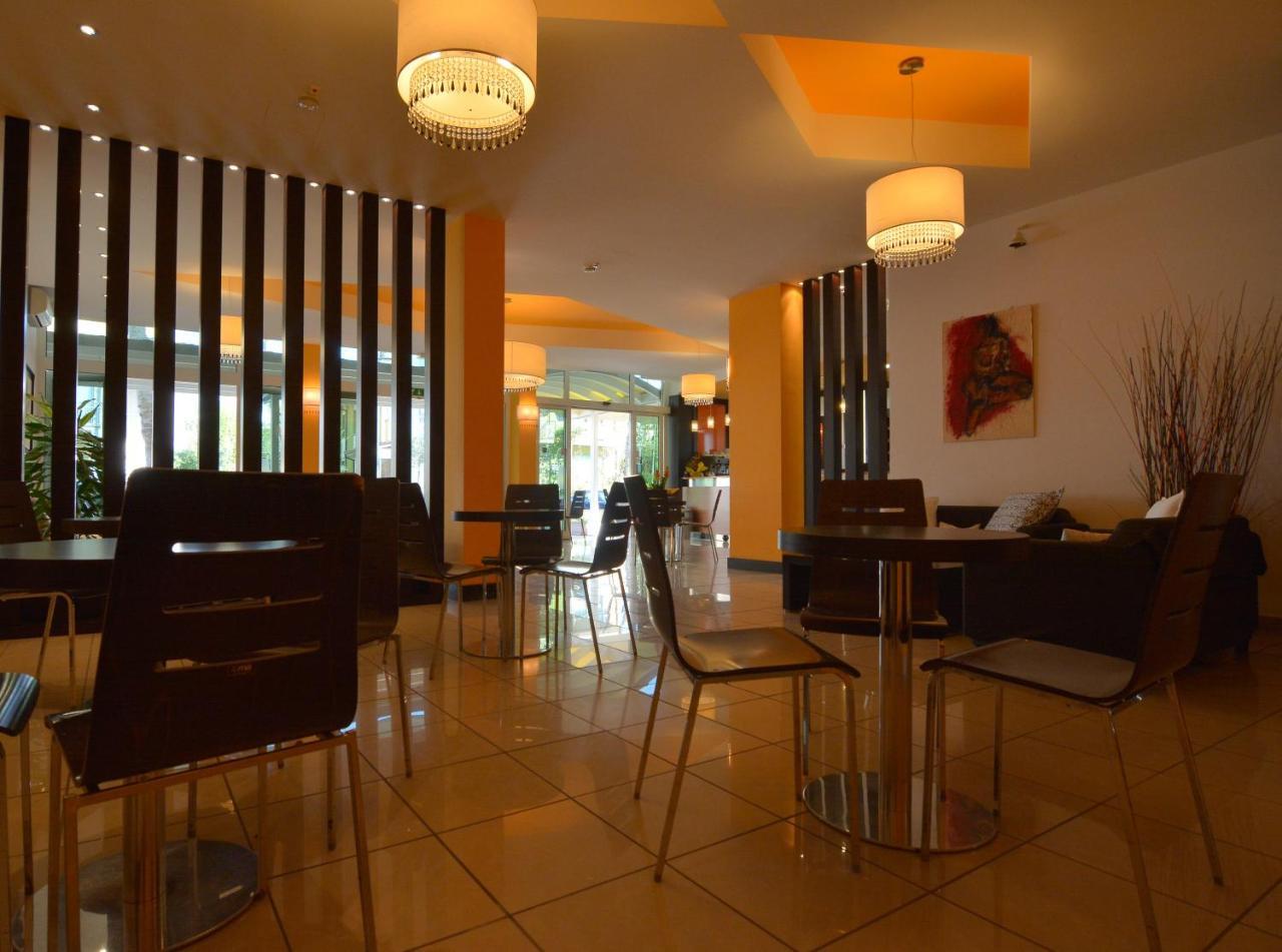 Hotel Orly Чезенатико Экстерьер фото