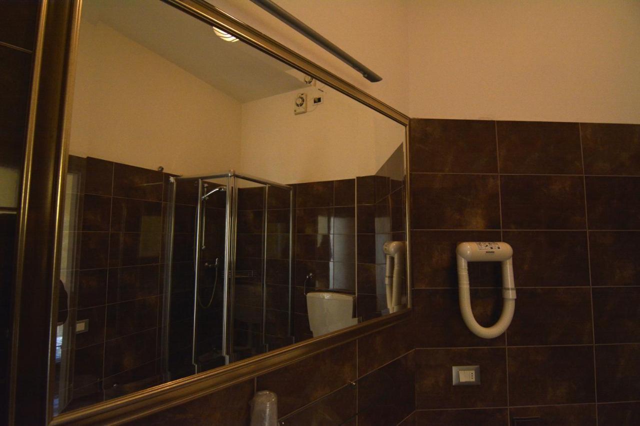 Hotel Orly Чезенатико Экстерьер фото