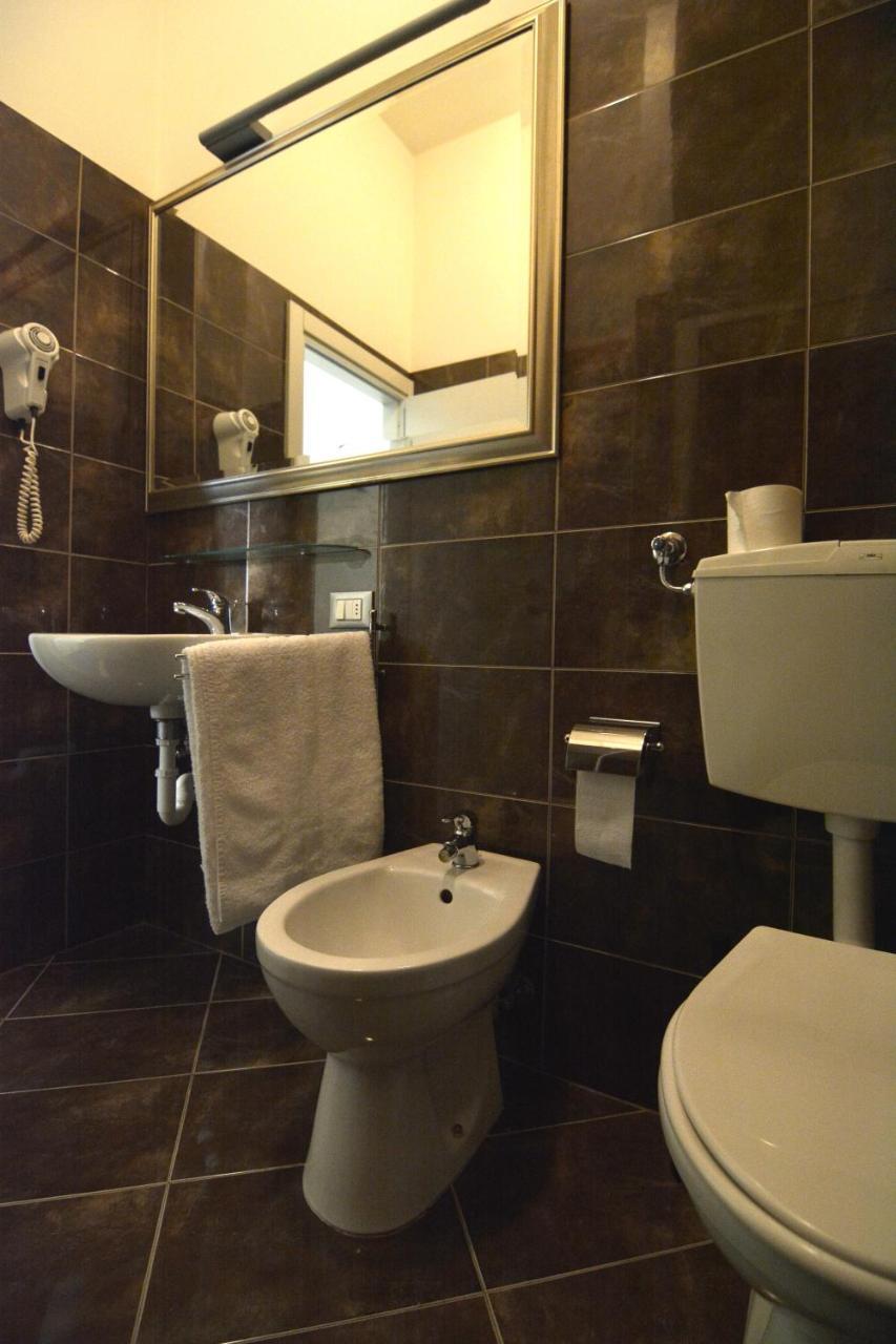 Hotel Orly Чезенатико Экстерьер фото