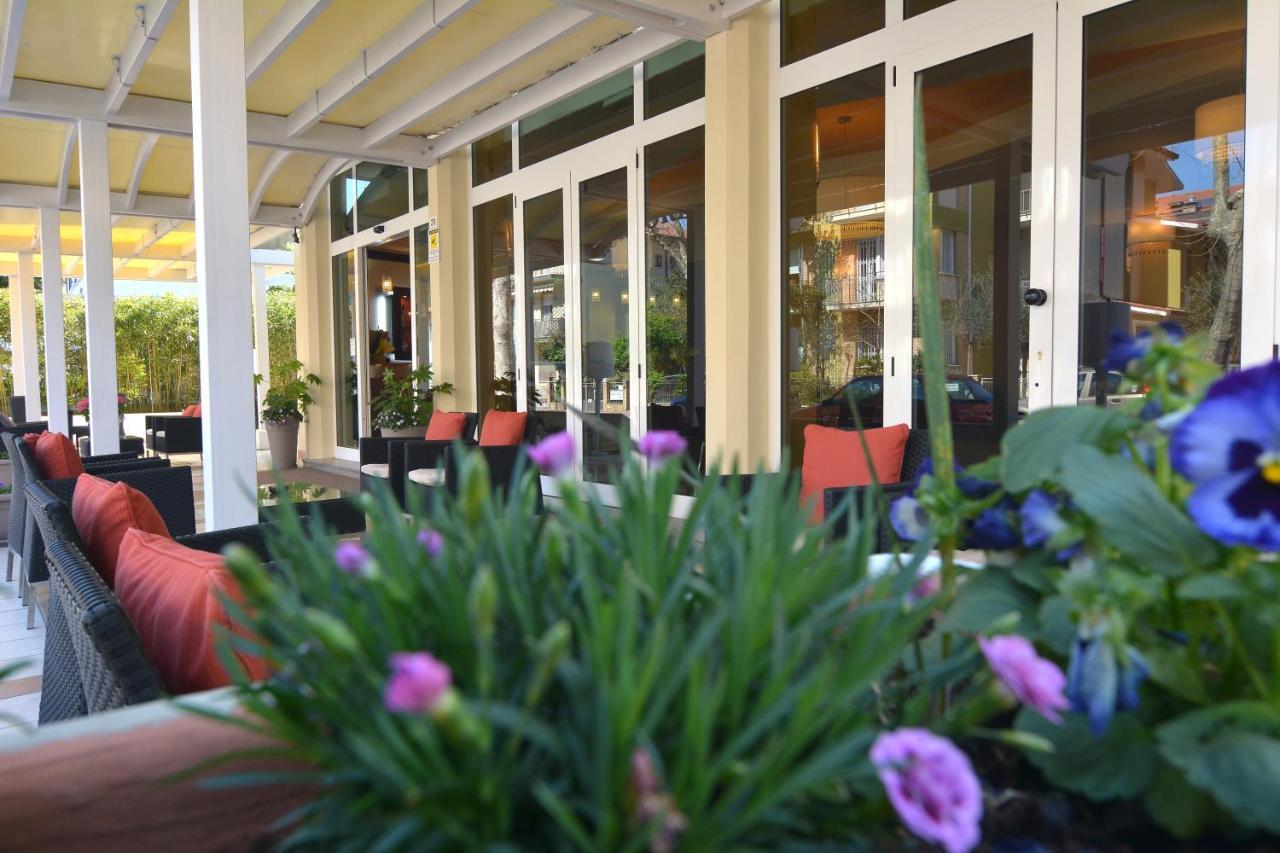 Hotel Orly Чезенатико Экстерьер фото