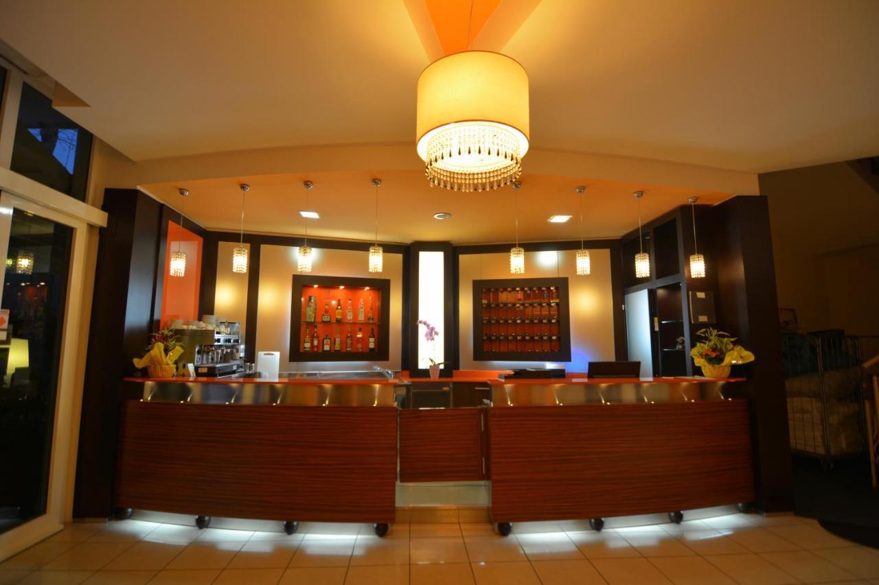 Hotel Orly Чезенатико Экстерьер фото