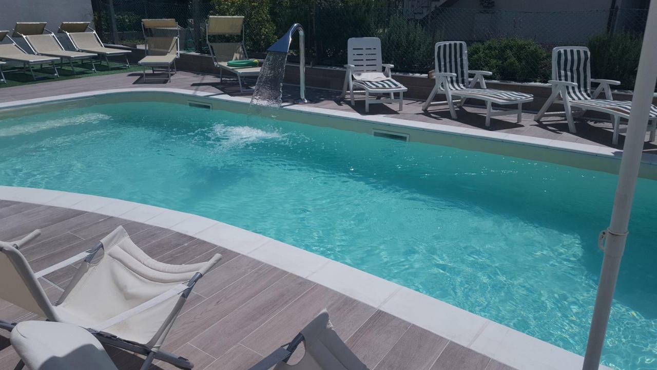 Hotel Orly Чезенатико Экстерьер фото